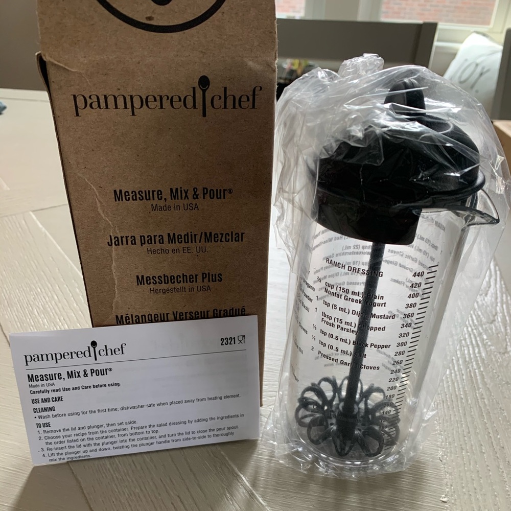 Pampered Chef Measure, Mix,& Pour